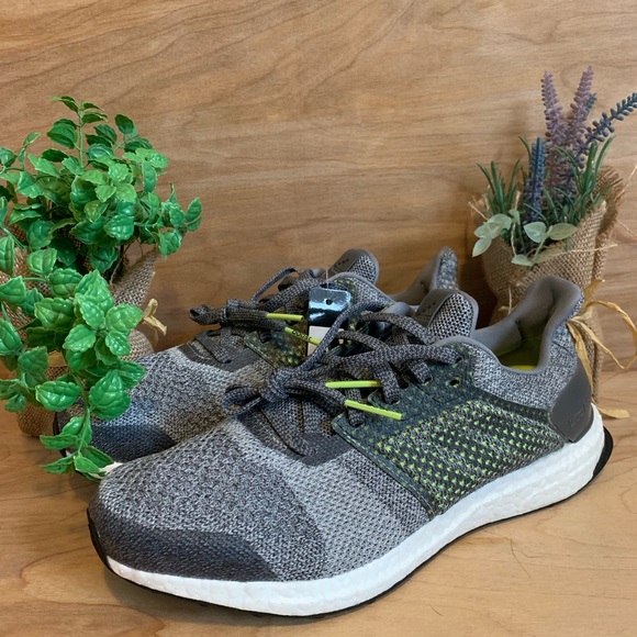 Adidas Ultraboost ST Primeknit Running Shoes - Picture 2 of 8